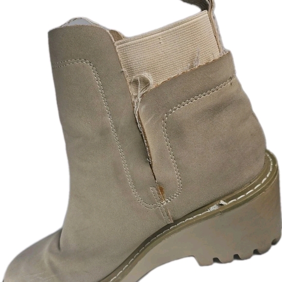 Elegant Beige Ankle Boots - Picture 7 of 14